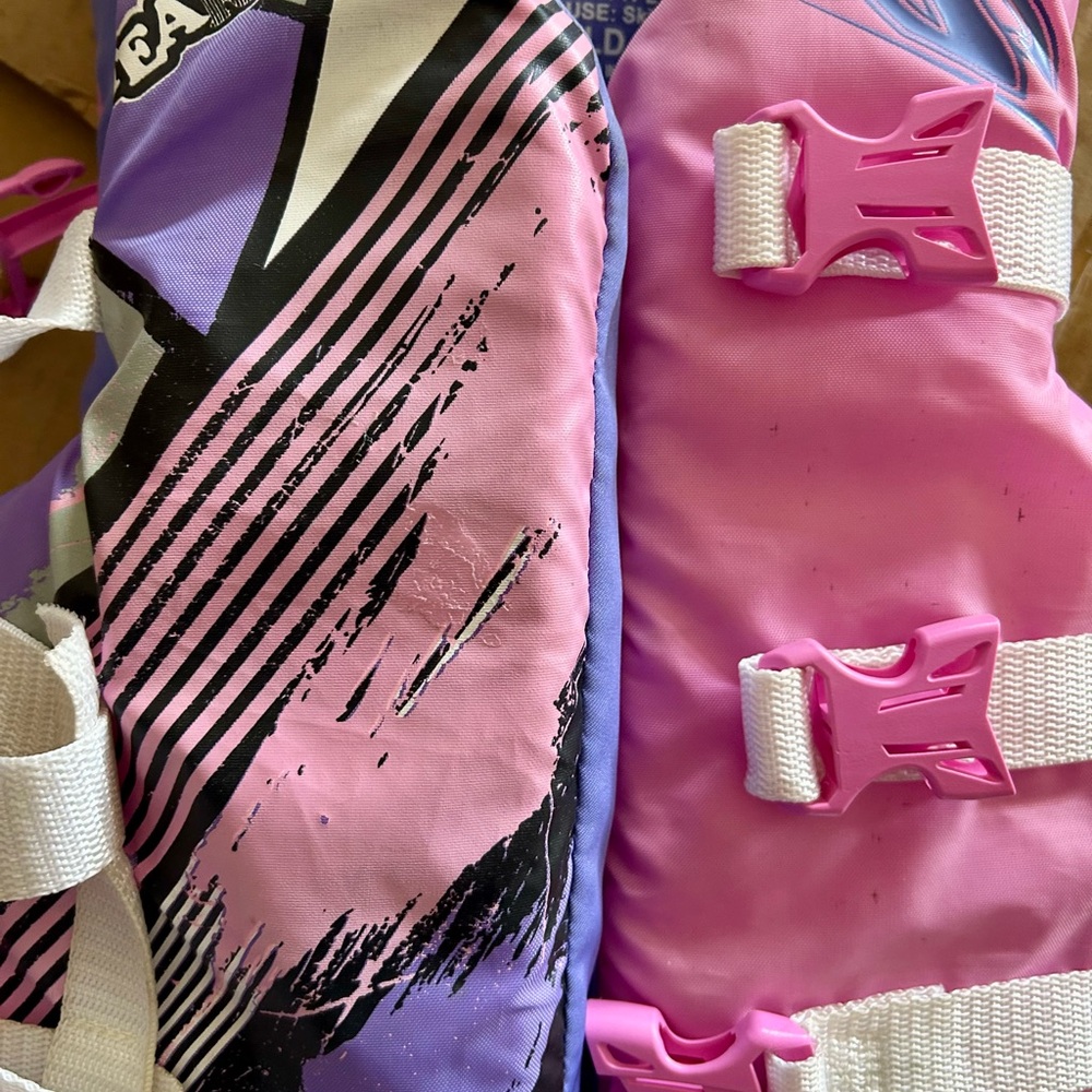 Kids Pink Life Vest - Picture 3 of 4